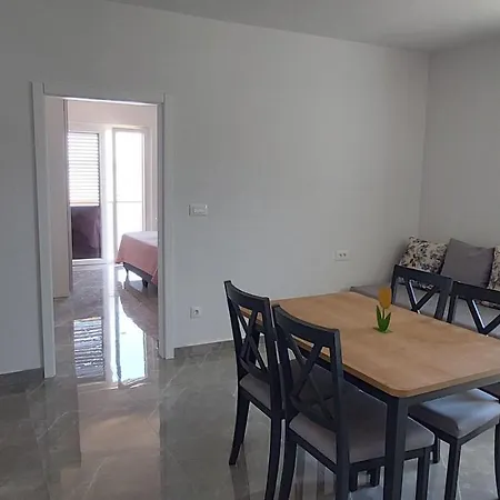 Dado Podgora (Split-Dalmatia)